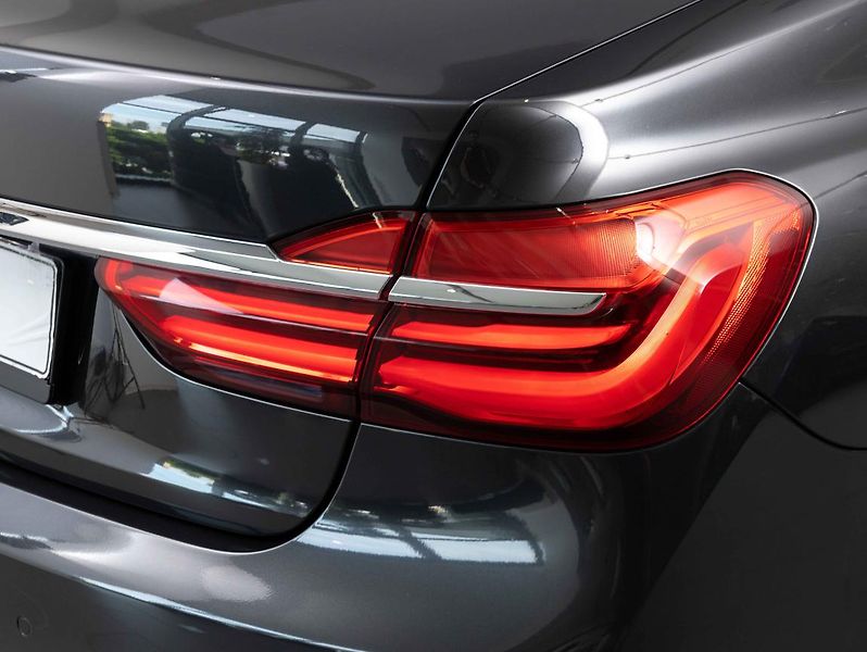 BMW Řada 7 740d xDrive - fotka 9 z 22