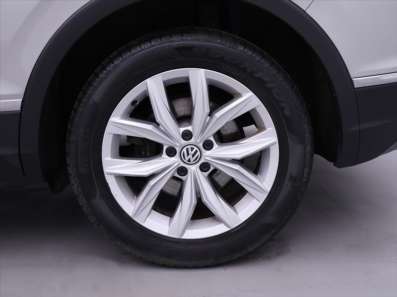 Volkswagen Tiguan 2,0 TDI 176kW DSG Highline DPH - fotka 32 z 39
