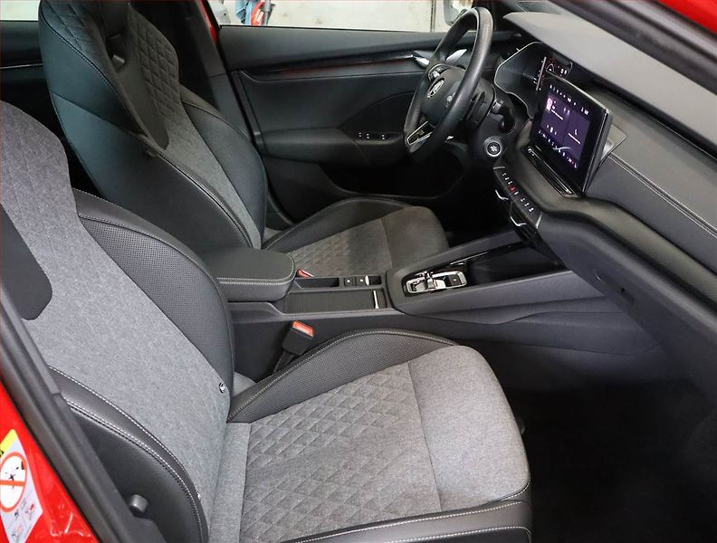Škoda Octavia (2024) 1.5 TSI, Sportline - fotka 9 z 26