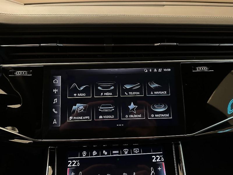 Audi Q8 (2021) S-Line 55 TFSI Quattro 250 kW  - fotka 29 z 33