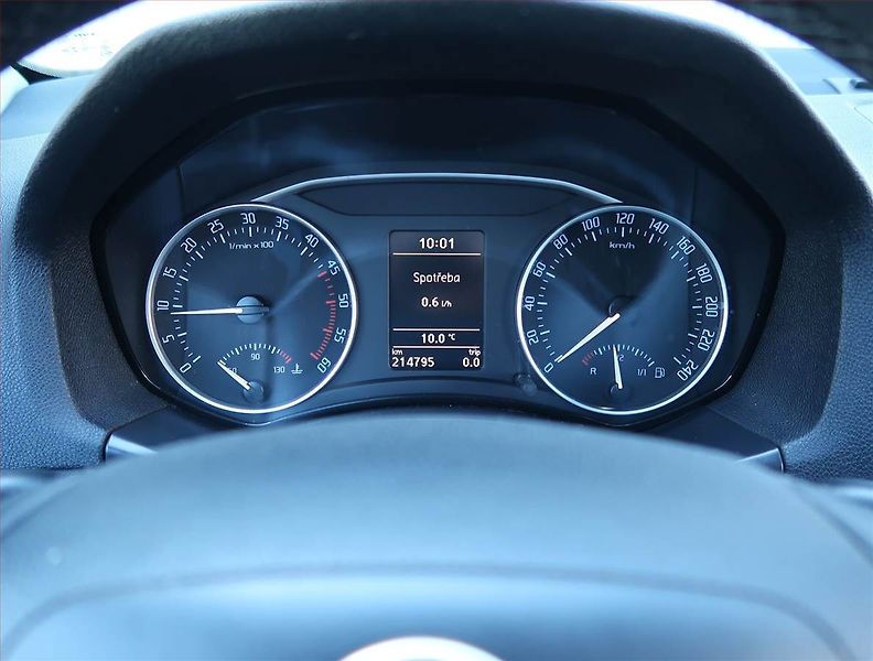 Škoda Octavia (2010) Elegance 2.0 TDI, Xenony - fotka 11 z 15