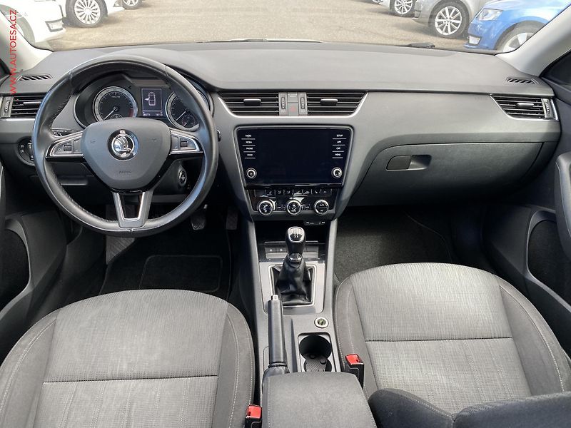 Škoda Octavia (2017) 1.6 TDi, ČR, Style, LED - fotka 8 z 16