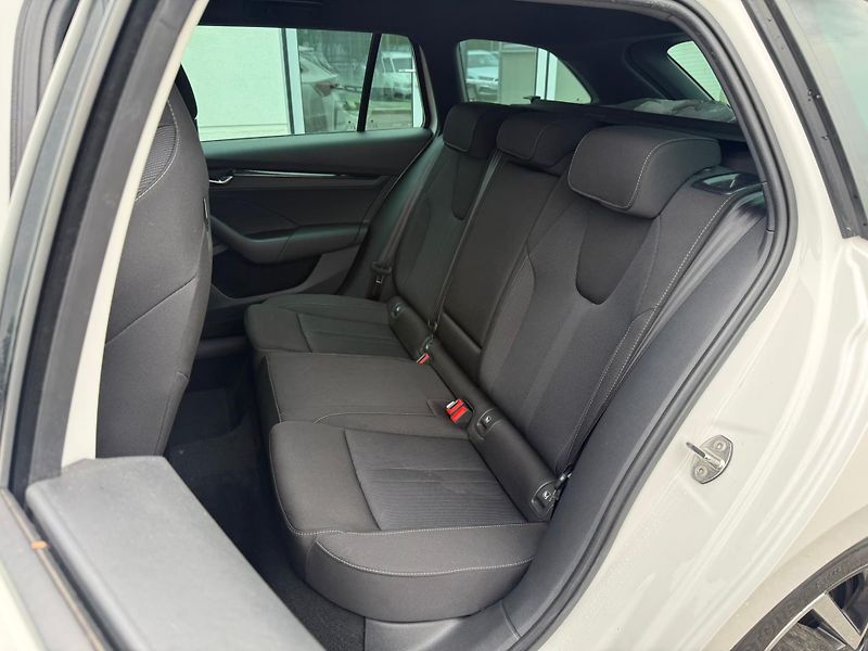 Škoda Octavia Sportline 2.0 TDI 110 kW DSG C - fotka 22 z 26