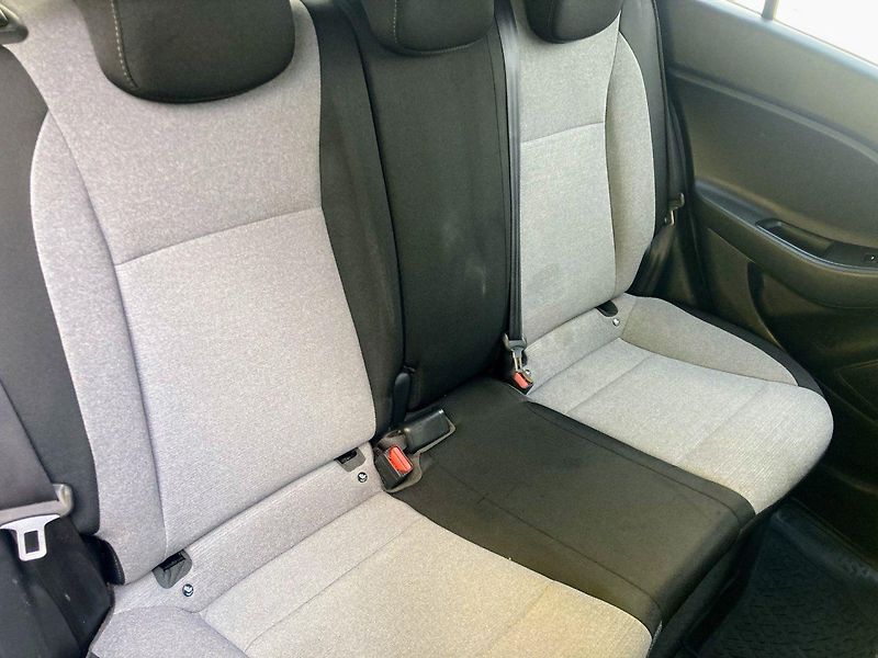 Hyundai i20 1,1CRDi (55kW)*TAŽNÉ ZAŘÍZENÍ* - fotka 15 z 17