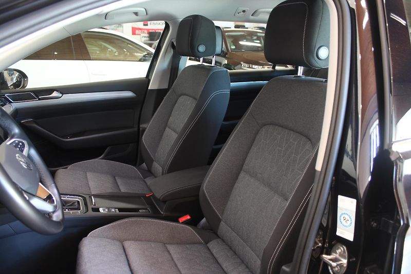 Volkswagen Passat (2023) 2.0TDI DSG Display Tažné - fotka 17 z 37