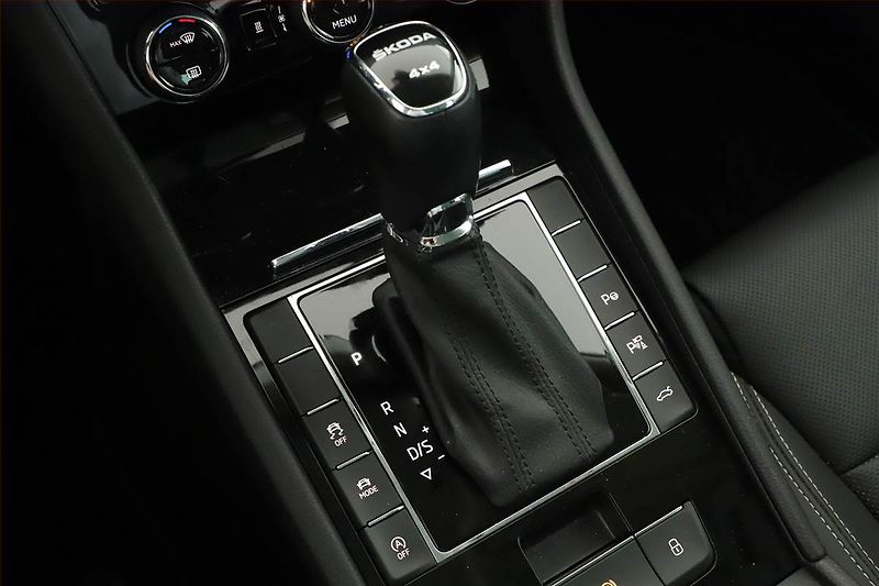 Škoda Superb (2023) Laurin&Klement 2.0 TDI - fotka 17 z 20