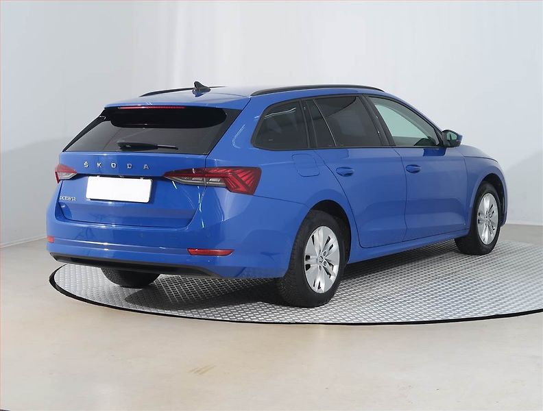Škoda Octavia (2022) 2.0 TDI, Tempomat - fotka 5 z 15
