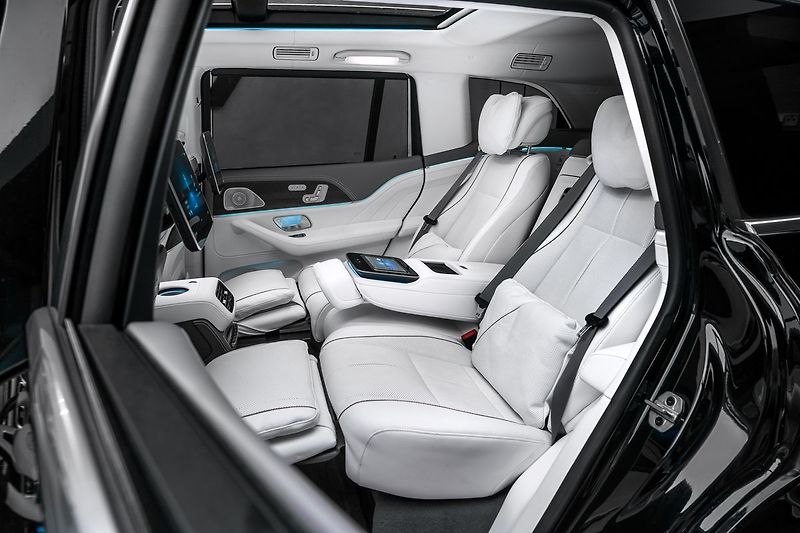 Mercedes-Benz GLS 4MATIC MAYBACH - fotka 15 z 27