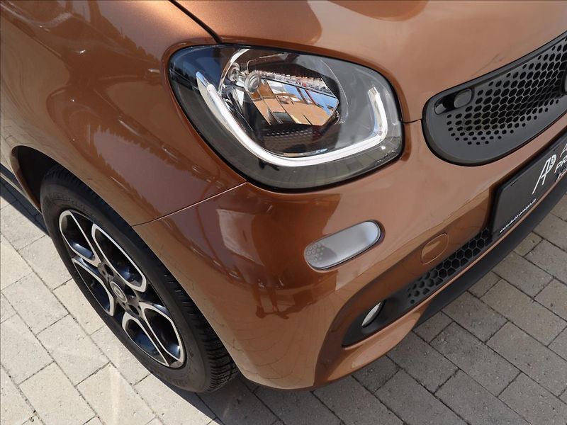 Smart Forfour 1,0 i Prime, kamera, navi, 2 s - fotka 24 z 31