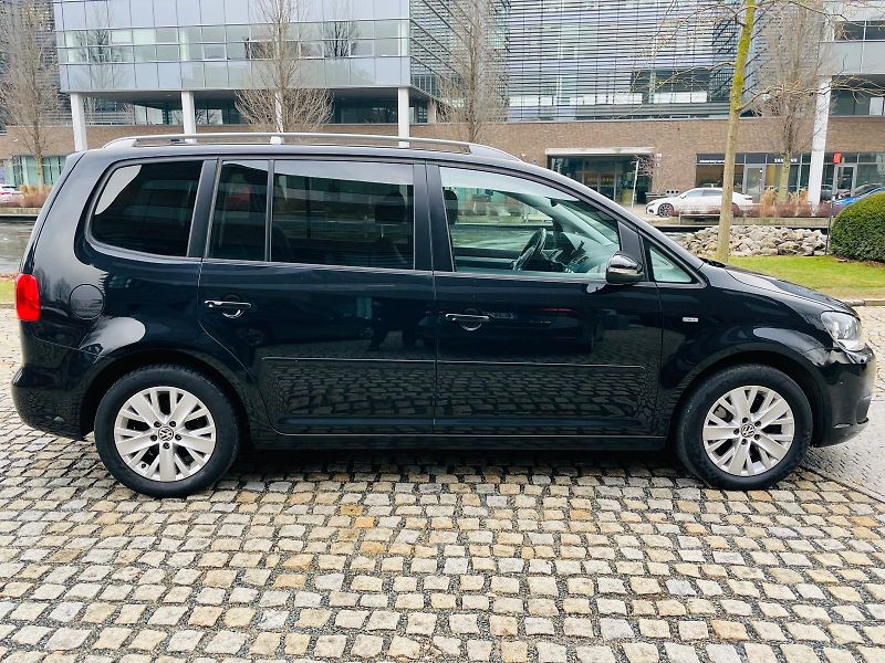 Volkswagen Touran 1.4TSI VÝHŘEV SERVISKA TAŽNÉ - fotka 11 z 46