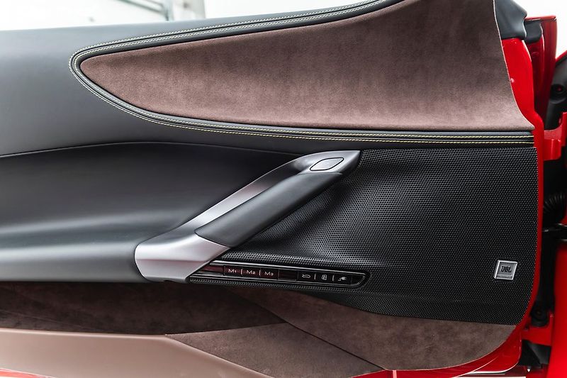 Ferrari SF90 Spider*FULL carbon*metalíza - fotka 41 z 47