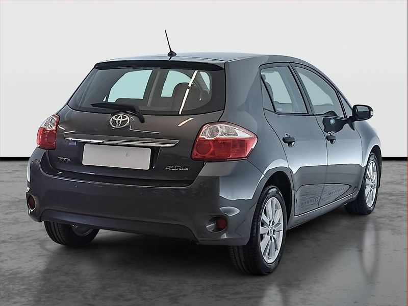 Toyota Auris (2010) 1.3 Dual VVT-i, Park. senzory - fotka 5 z 16
