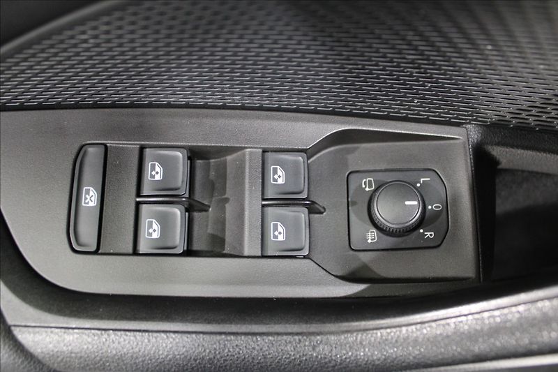 Škoda Octavia 2,0 TDI DSG style 1.majitel CZ - fotka 14 z 32