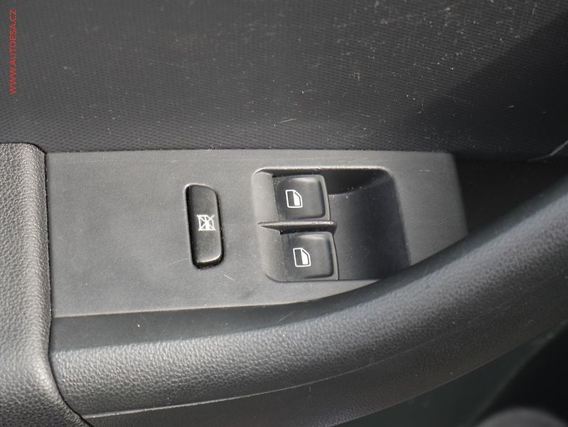 Škoda Rapid (2012) 1.2 TSi, Výhřev sed, AC - fotka 11 z 16