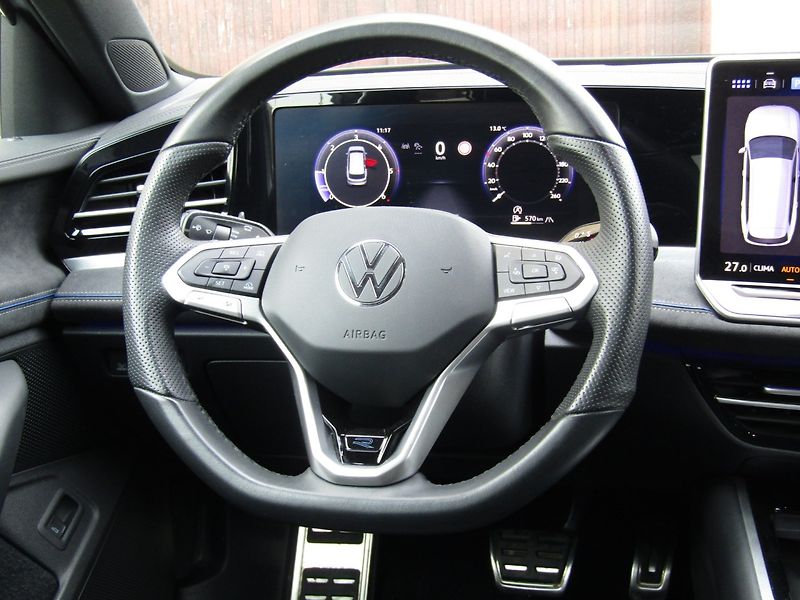Volkswagen Passat Variant (2024) 2.0 TDI 110kW DSG R-Line - fotka 16 z 47
