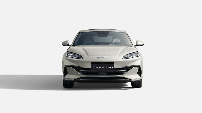 BYD Seal 6 DM-i Comfort - fotka 2 z 9