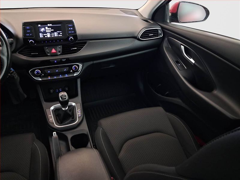 Hyundai i30 (2018) 1.4 T-GDI, ČR,1.maj - fotka 8 z 17