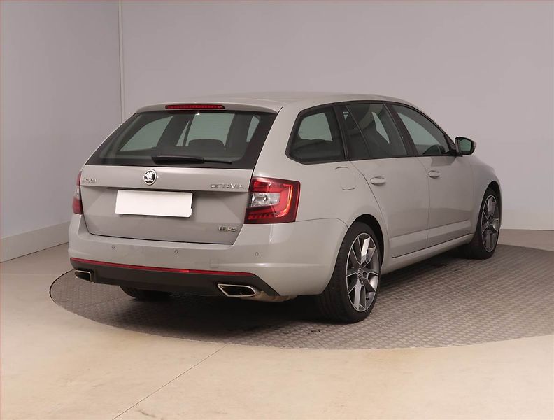 Škoda Octavia (2018) RS 2.0 TSI - fotka 5 z 16