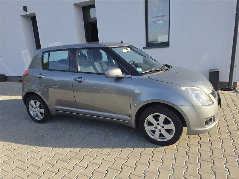 Suzuki Swift 1,3 i 67KW KLIMA ALU STK - fotka 5 z 44