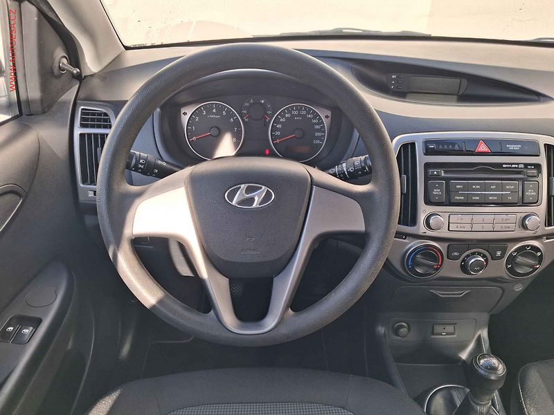 Hyundai i20 (2014) 1.2 i, Fifa WorldCup, AC, - fotka 11 z 15