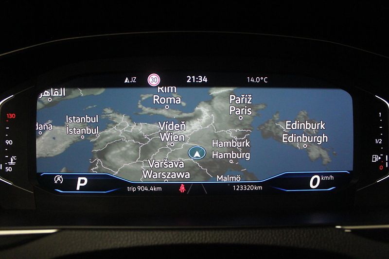 Volkswagen Passat (2023) R-Line 110kW,Webasto,360,Tažné - fotka 20 z 26