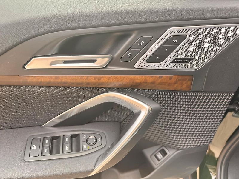 BMW X1 (2024) sDrive20i, panorama - fotka 12 z 35