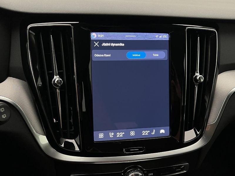 Volvo V60 B4 DARK PLUS 1. maj. - fotka 33 z 41