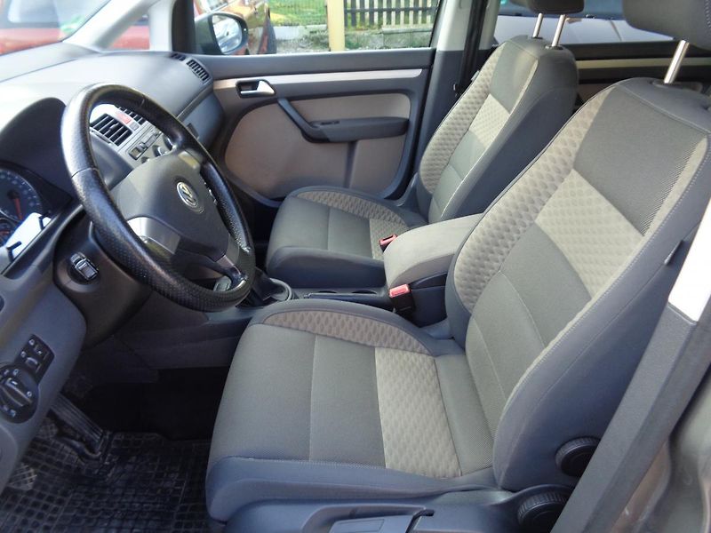 Volkswagen Touran 1,4 TSI CROS - fotka 11 z 15