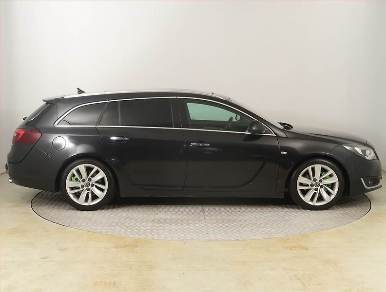 Opel Insignia (2014) 2.0 BiTurbo CDTI, ČR,1.maj - fotka 6 z 22