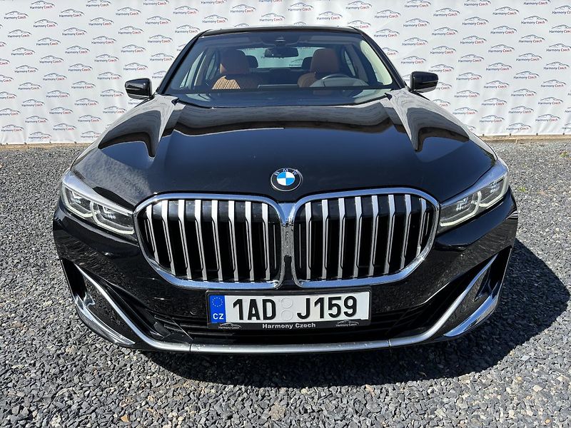 BMW Řada 7 (2020) 730d, 195kW, Premium Selection - fotka 2 z 20