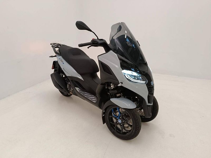 Piaggio MP3 300 (2026) MP3 310 Sport E5+ Grigio Mercu - fotka 2 z 17