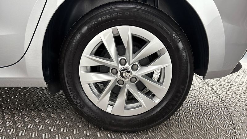 Škoda Fabia 1.0 TSI Style - fotka 19 z 23