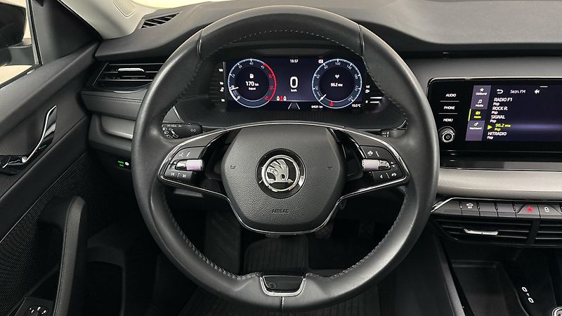 Škoda Octavia 2.0 TDI Ambition Combi - fotka 9 z 23