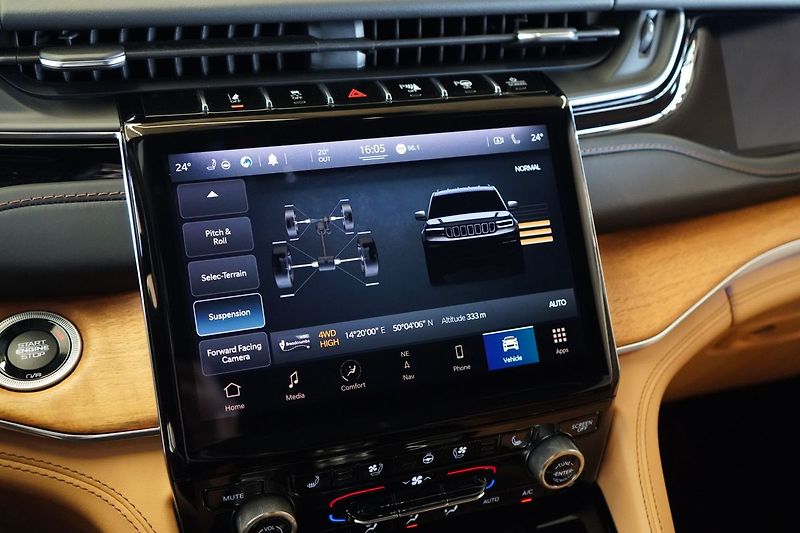 Jeep Grand Cherokee Summit Reserve L - fotka 57 z 71