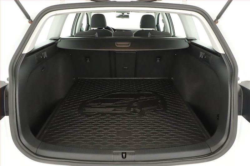 Volkswagen Golf (2015) 1.6 TDI, Automat, Tempomat - fotka 15 z 16