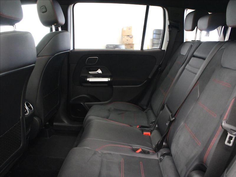 Mercedes-Benz GLB 2,0 250 4Matic AMG Line - fotka 14 z 39