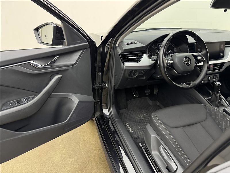 Škoda Kamiq 1,5 TSi 110kW VÝHŘEV TAŽNÉ ČR - fotka 25 z 35