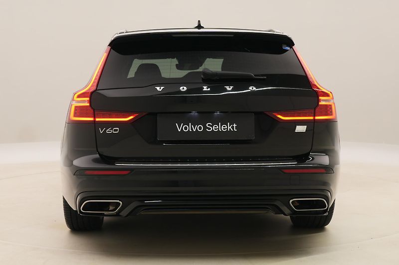 Volvo V60 T8 AWD RECHARGE R-DESIGN AUT - fotka 12 z 52