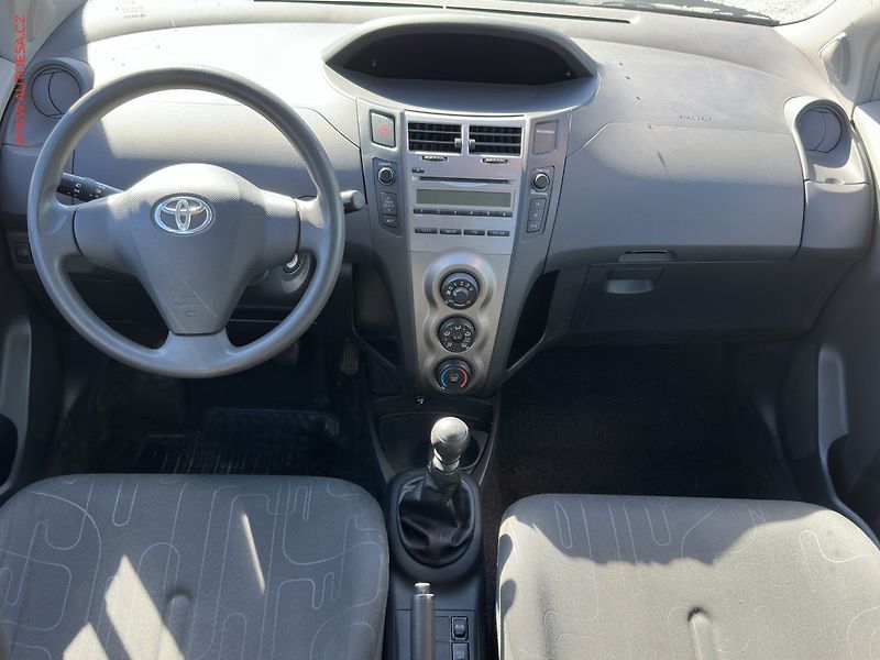 Toyota Yaris (2009) 1.3i, ČR, Klima - fotka 8 z 16