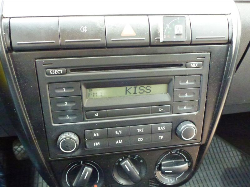 Volkswagen Fox 1,2 HTP 12V - fotka 30 z 41