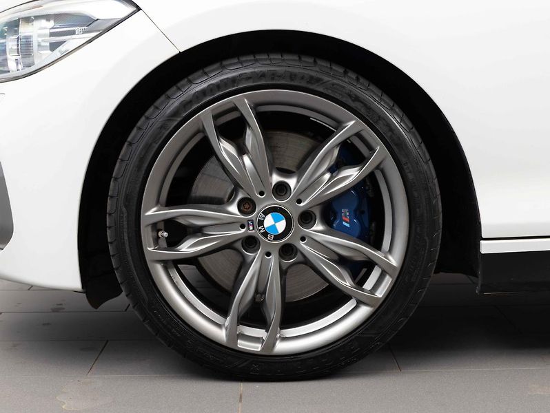 BMW Řada 1 M140i xDrive - fotka 6 z 23