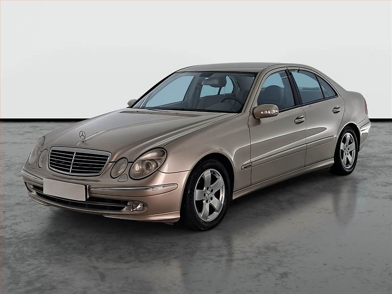 Mercedes-Benz Třídy E (2002) E 320 , Automat, po STK, Tažné - fotka 2 z 18