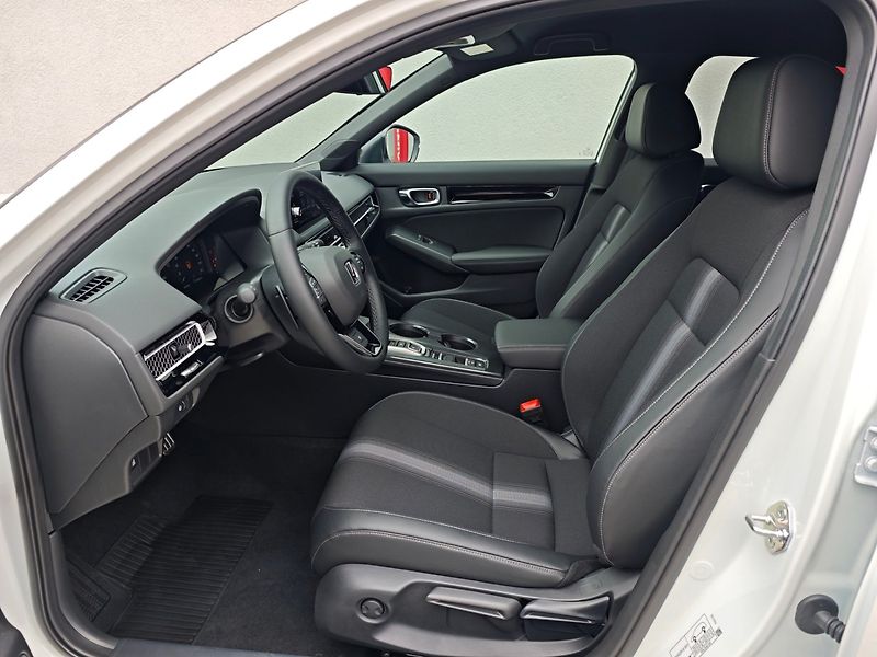Honda Civic (2026) 2.0 e:HEV SPORT SKLADEM - fotka 12 z 37