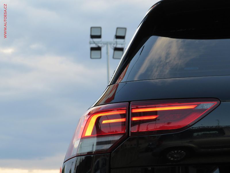 Volkswagen Golf (2020) 2.0 TDi, ČR, Life - fotka 43 z 44