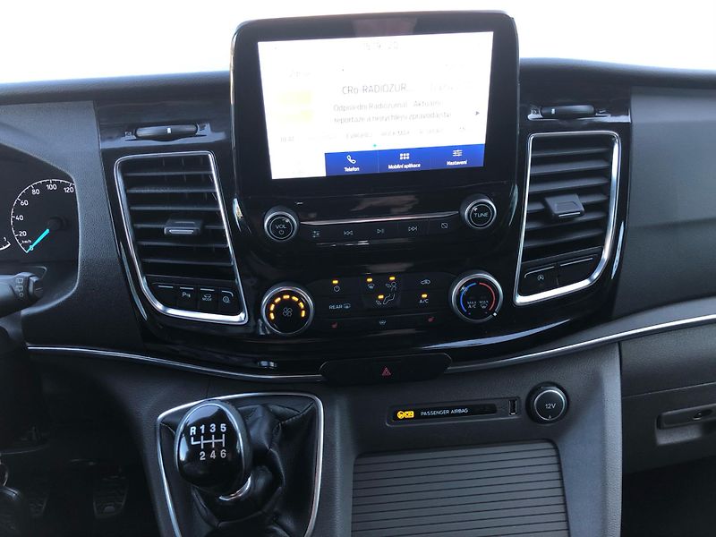 Ford Tourneo Custom 2.0 TDCi  8 Míst - fotka 19 z 26