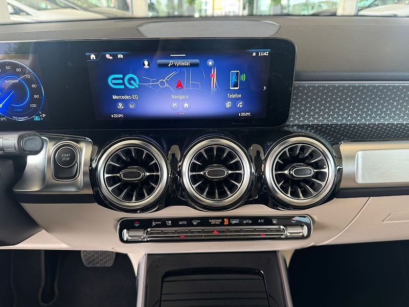 Mercedes-Benz EQB 350 4MATIC - fotka 13 z 20