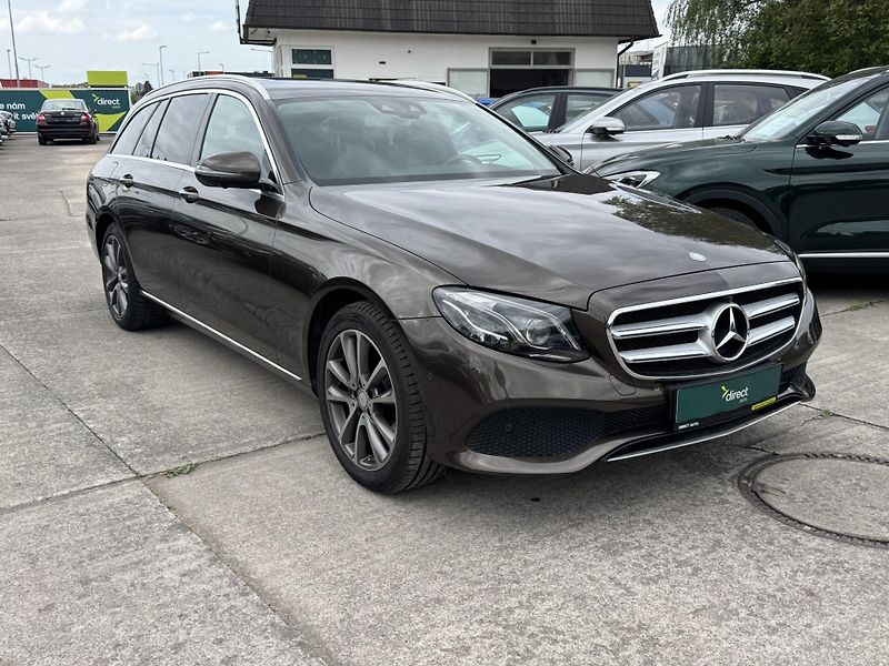 Mercedes-Benz Třídy E - fotka 14 z 14