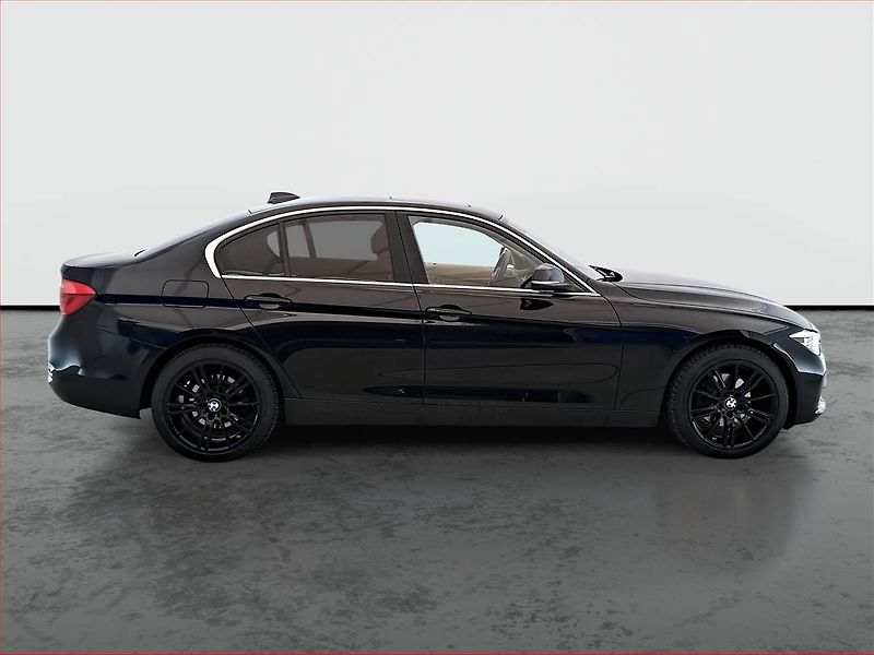 BMW Řada 3 (2015) Sport Line 320 d xDrive, 4X4 - fotka 6 z 21
