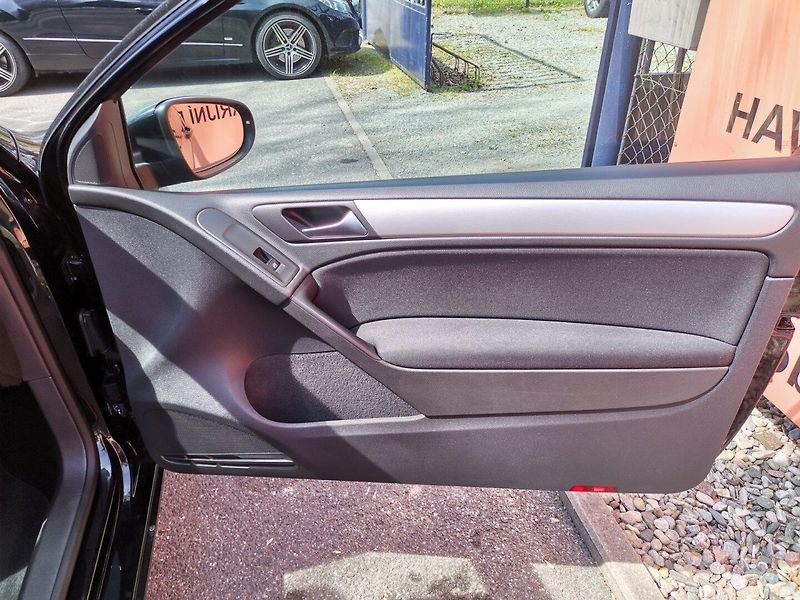 Volkswagen Golf (2010) 1.4i 59kw Comfortline 3dv. - fotka 15 z 27