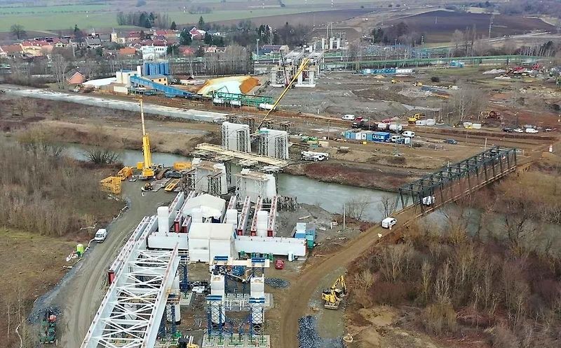 Stavba D1 Říkovice-Přerov, únor 2024. Pohled z výšky.